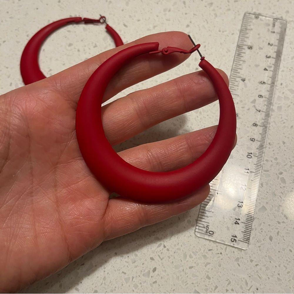 Minimalistic Red Hoop Earrings‎ - Picture 7 of 12